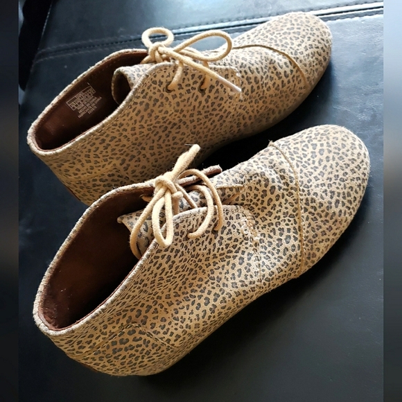 TOMS suede desert wedge cheetah - Picture 6 of 6